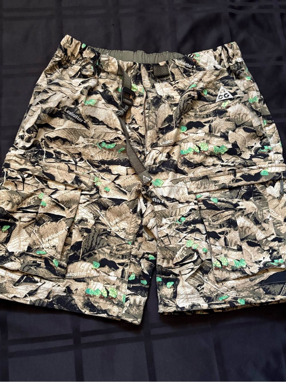 Nike ACG Smith Summit Water Repellent UVLeafcutter Cargo Shorts G1N Mens Small